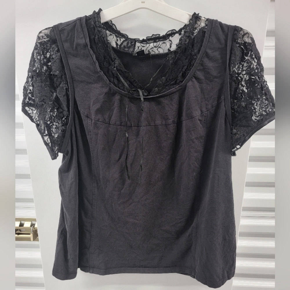 Torrid Hot Topic lace sleeve top
